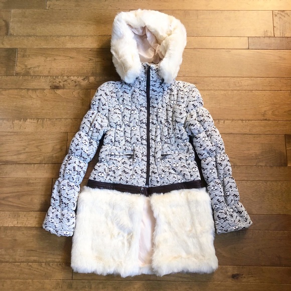 Jackets & Blazers - NWOT Faux Fur lace detail Coat Women’s XS